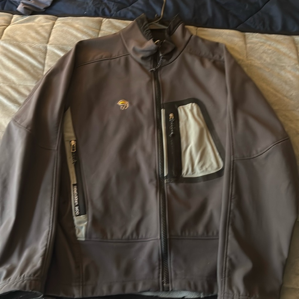 VTG Medium Mountain Hardwear Alchemy softshell.